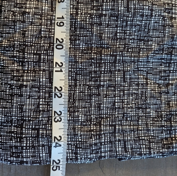 Kasper Business Casual Knee Length Skirt with Hidden Zipper and slit at back - Picture 6 of 10